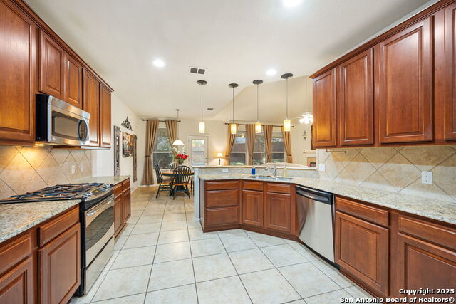 Listing photo id 5 for 8206 Setting Moon