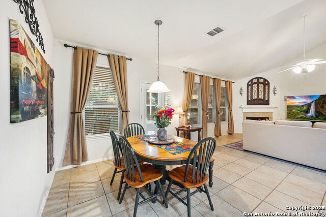 Listing photo id 6 for 8206 Setting Moon