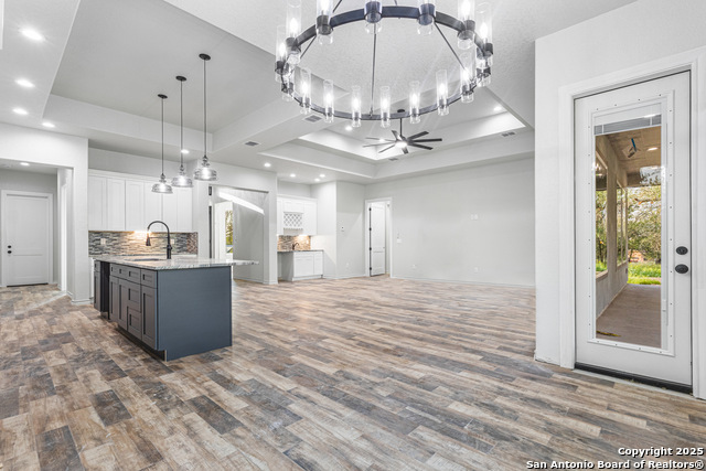 Listing photo id 1 for 114 Cr 6875  