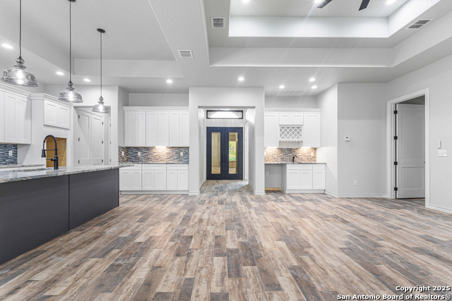 Listing photo id 5 for 114 Cr 6875  