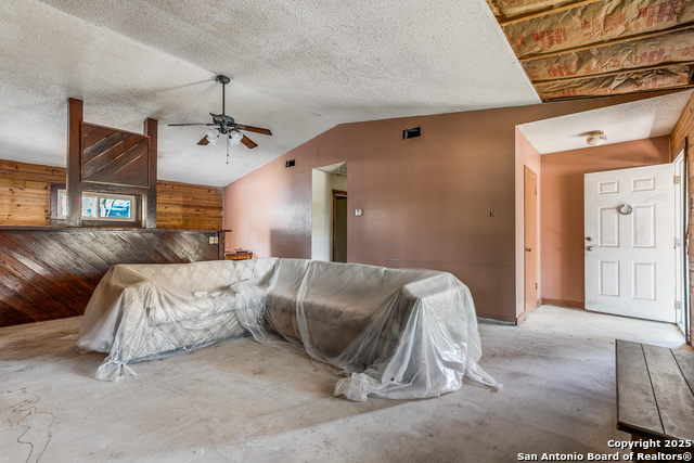 Image 12 of 36 For 162 Water View Dr.