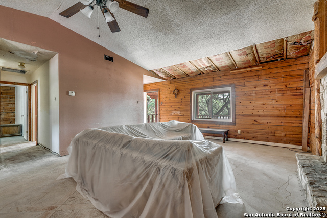 Image 13 of 36 For 162 Water View Dr.