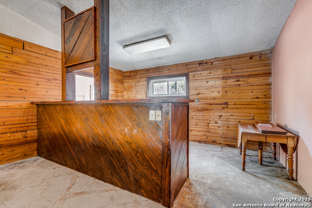 Image 16 of 36 For 162 Water View Dr.