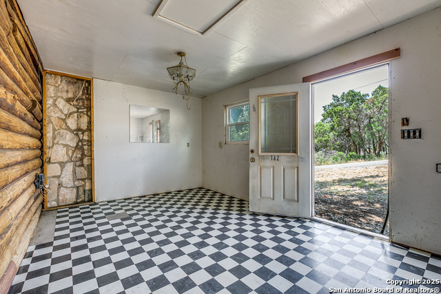 Image 20 of 36 For 162 Water View Dr.