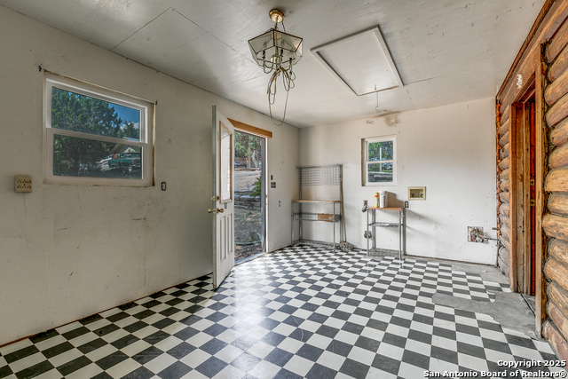 Image 21 of 36 For 162 Water View Dr.