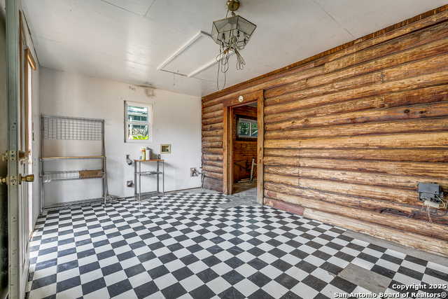 Image 22 of 36 For 162 Water View Dr.