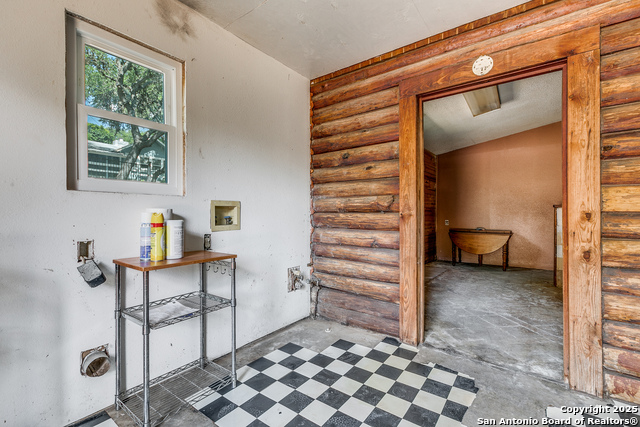 Image 23 of 36 For 162 Water View Dr.