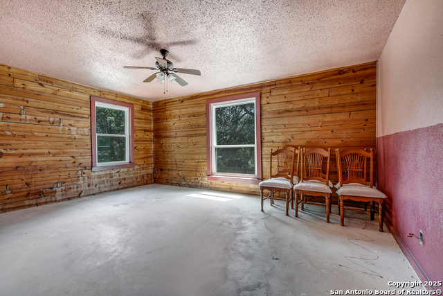 Image 24 of 36 For 162 Water View Dr.