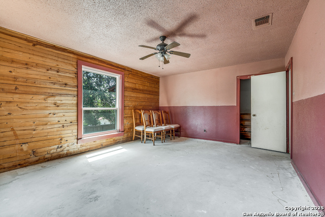 Image 25 of 36 For 162 Water View Dr.