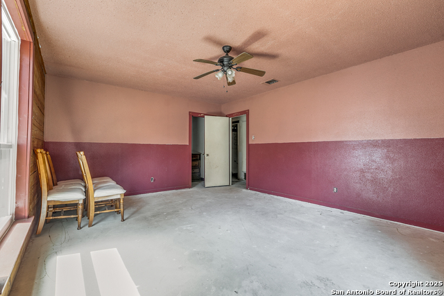 Image 26 of 36 For 162 Water View Dr.