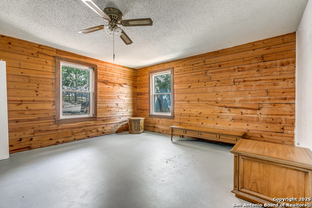 Image 27 of 36 For 162 Water View Dr.