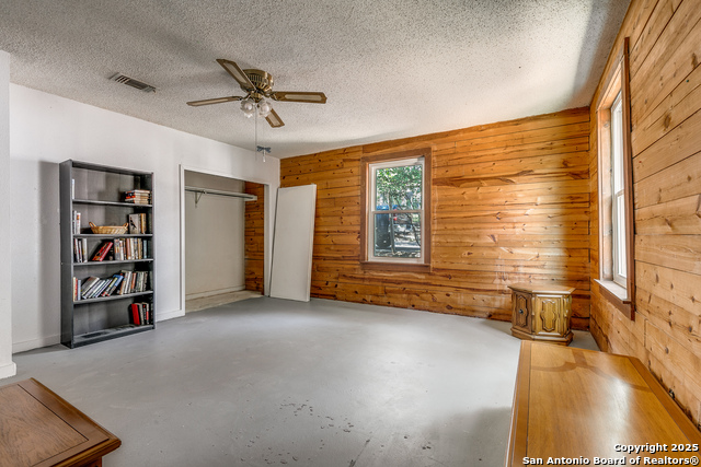 Image 28 of 36 For 162 Water View Dr.