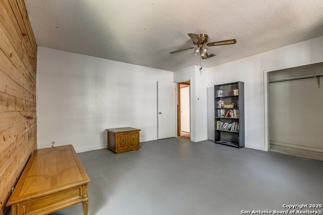 Image 30 of 36 For 162 Water View Dr.