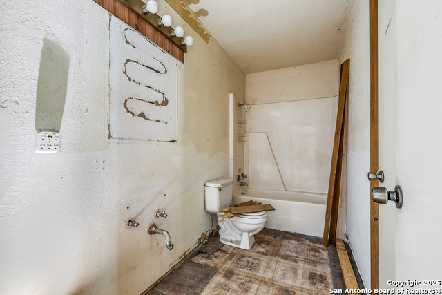 Image 31 of 36 For 162 Water View Dr.