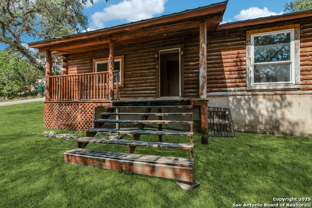 Image 7 of 36 For 162 Water View Dr.