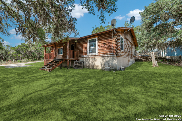 Image 8 of 36 For 162 Water View Dr.