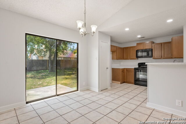 Listing photo id 9 for 7415 Pebblewood