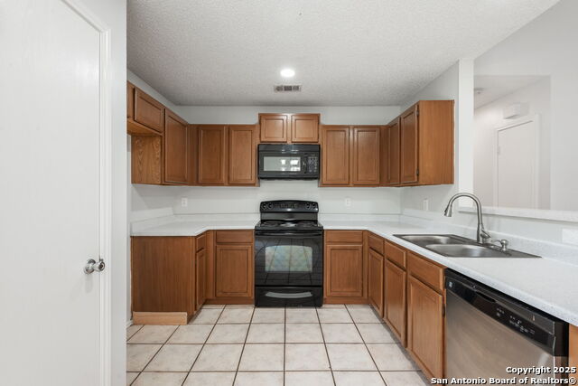 Listing photo id 10 for 7415 Pebblewood