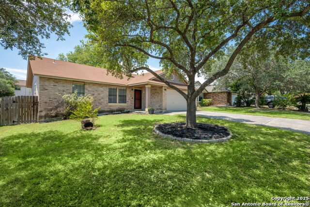 Listing photo id 0 for 7415 Pebblewood