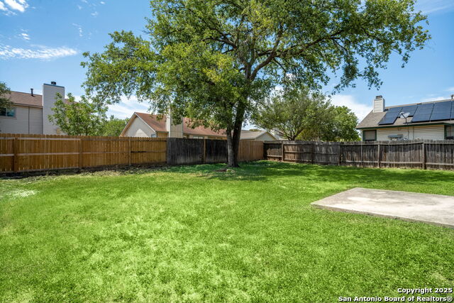 Listing photo id 26 for 7415 Pebblewood