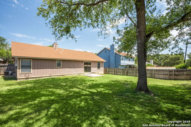 Listing photo id 27 for 7415 Pebblewood