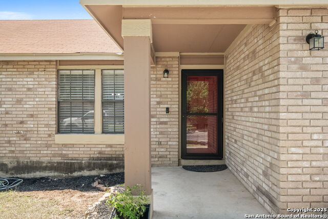 Listing photo id 1 for 7415 Pebblewood