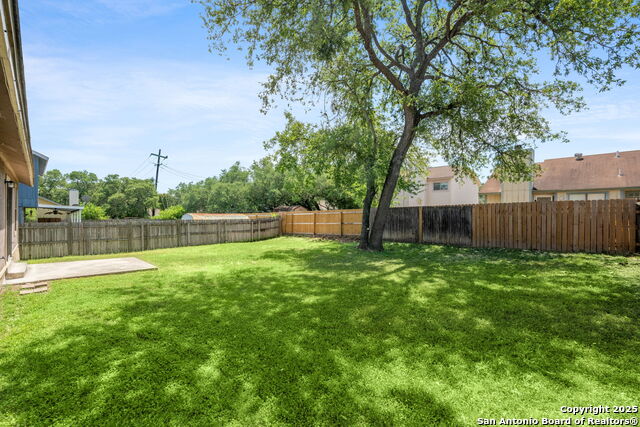 Listing photo id 28 for 7415 Pebblewood