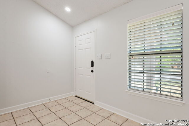 Listing photo id 2 for 7415 Pebblewood