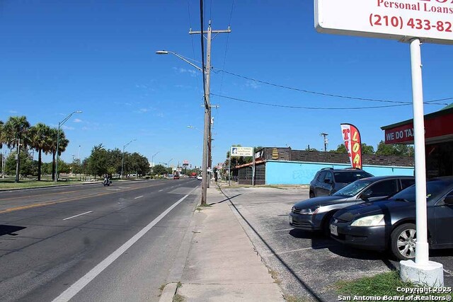 Listing photo id 19 for 3815 Commerce W