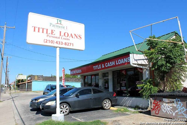 Listing photo id 1 for 3815 Commerce W