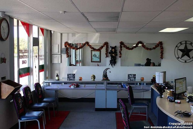 Listing photo id 2 for 3815 Commerce W