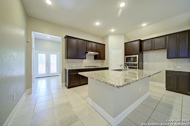 Listing photo id 10 for 8022 Carver Heights