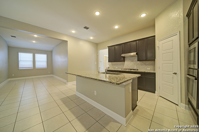 Listing photo id 11 for 8022 Carver Heights