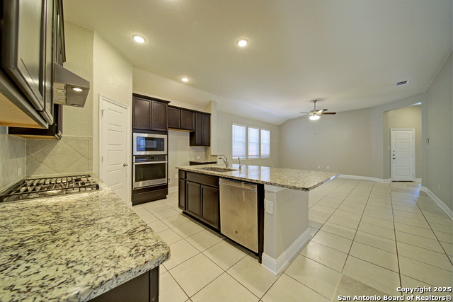 Listing photo id 12 for 8022 Carver Heights