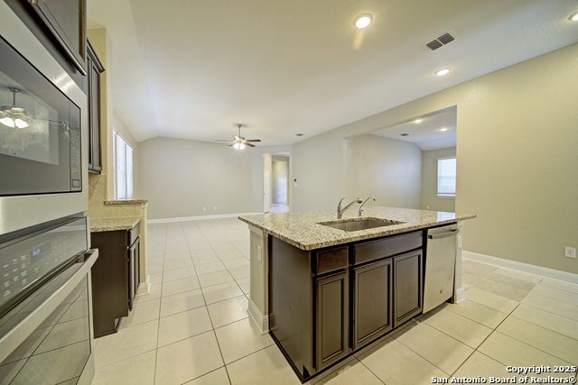 Listing photo id 13 for 8022 Carver Heights