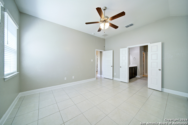 Listing photo id 15 for 8022 Carver Heights