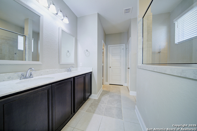 Listing photo id 16 for 8022 Carver Heights