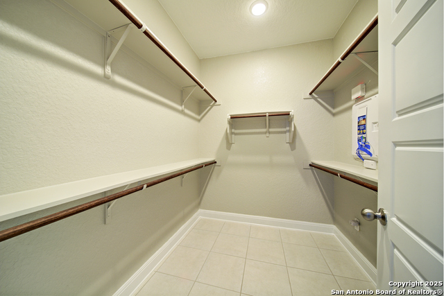 Listing photo id 18 for 8022 Carver Heights