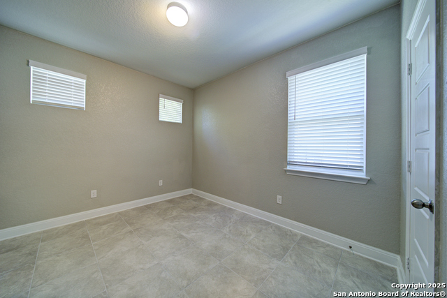 Listing photo id 19 for 8022 Carver Heights