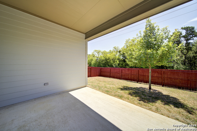 Listing photo id 23 for 8022 Carver Heights