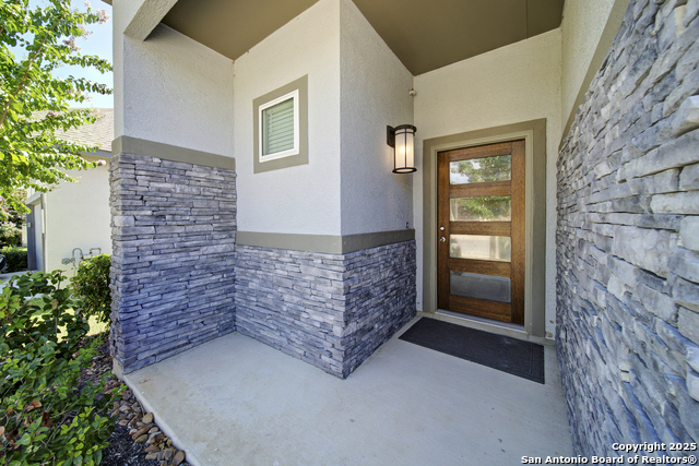 Listing photo id 1 for 8022 Carver Heights