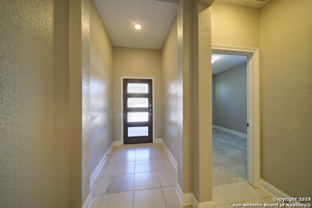 Listing photo id 3 for 8022 Carver Heights