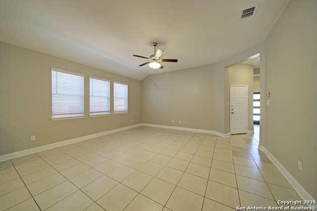 Listing photo id 5 for 8022 Carver Heights