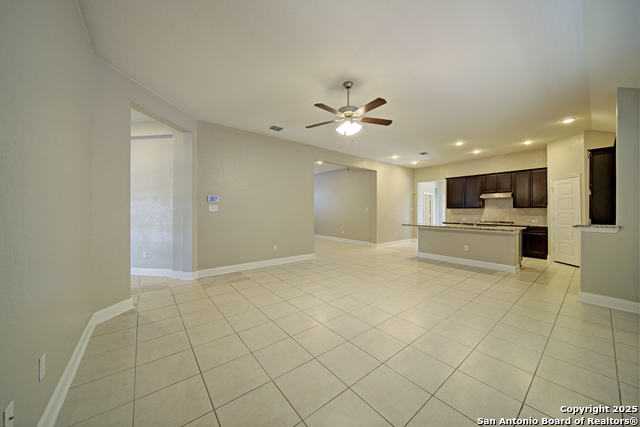 Listing photo id 7 for 8022 Carver Heights