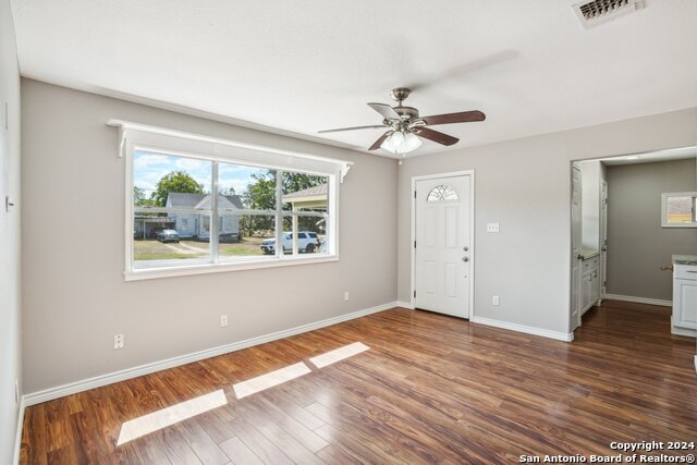 Image 19 of 50 For 1505 B St  