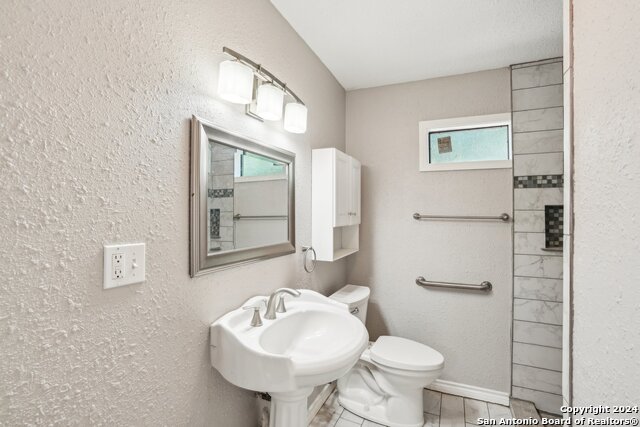 Image 22 of 50 For 1505 B St  