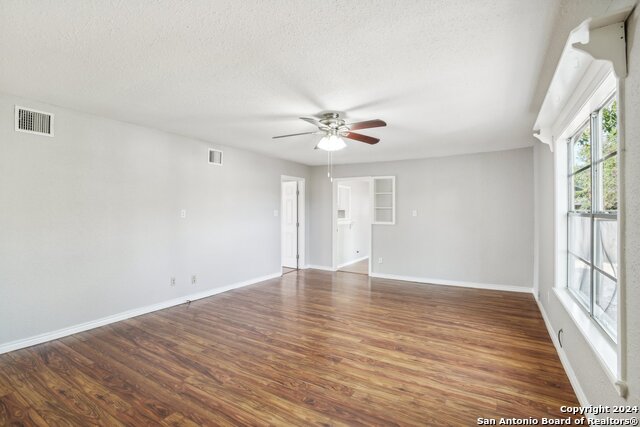 Image 36 of 50 For 1505 B St  