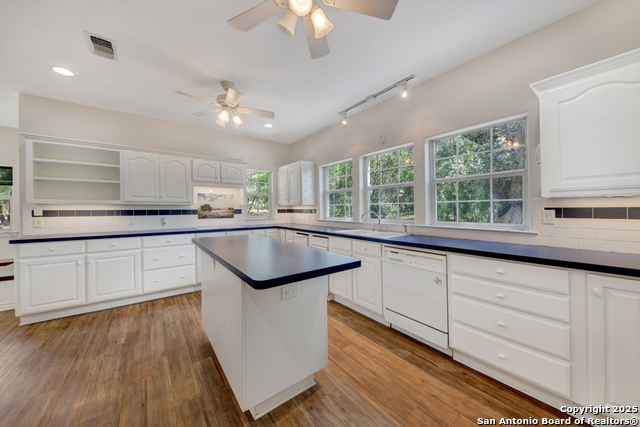 Listing photo id 8 for 639 Bluff Ridge Ct