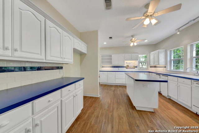 Listing photo id 9 for 639 Bluff Ridge Ct