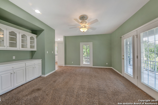Listing photo id 11 for 639 Bluff Ridge Ct
